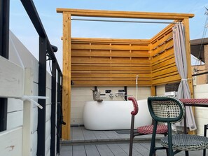 Outdoor dining - Container Hotel Hakonel (Shirahama)