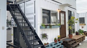 Exterior detail - Container Hotel Hakonel (Shirahama)