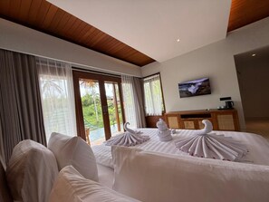 Royal Villa, Pool View | In-room safe, desk, laptop workspace, iron/ironing board - The Dura Ubud (Ubud)