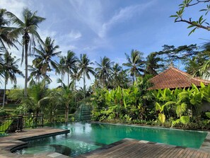 Villa Royal - utsikt mot poolen | Exteriör