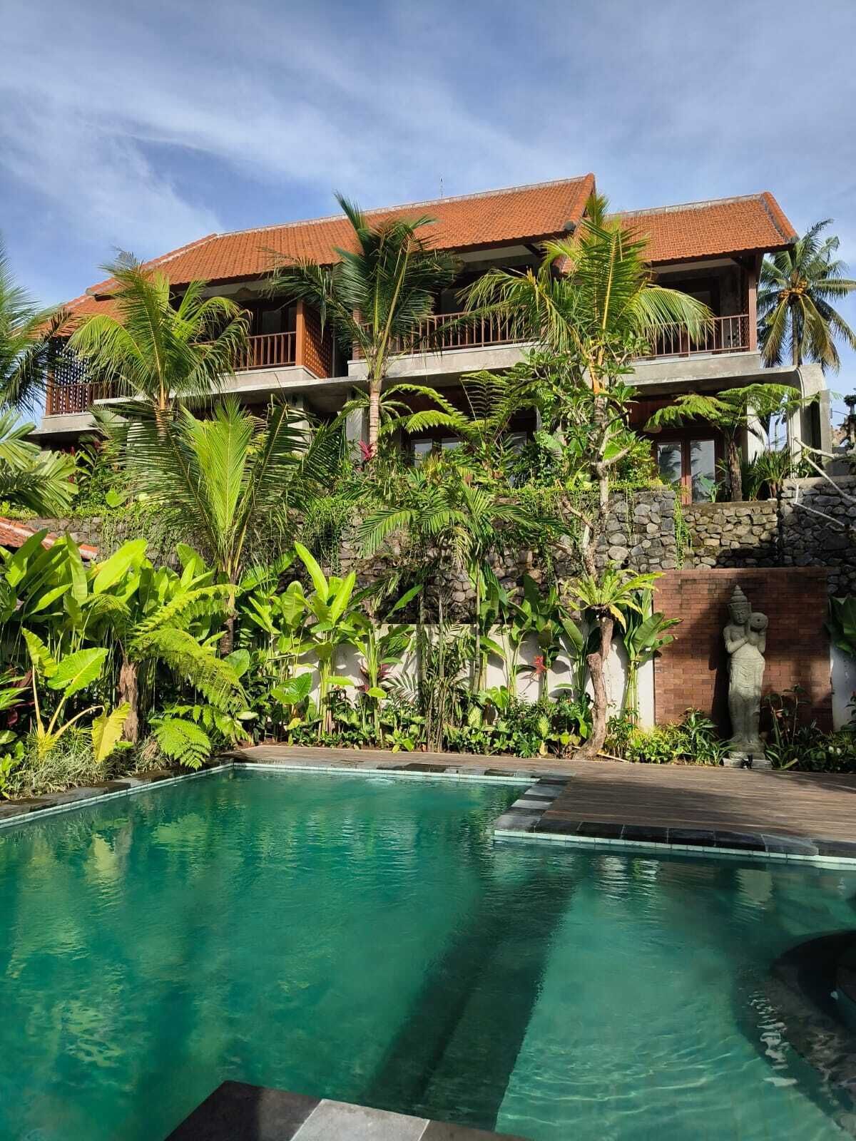 Deluxe dubbelrum - utsikt mot trädgården | Pool | Utomhuspool