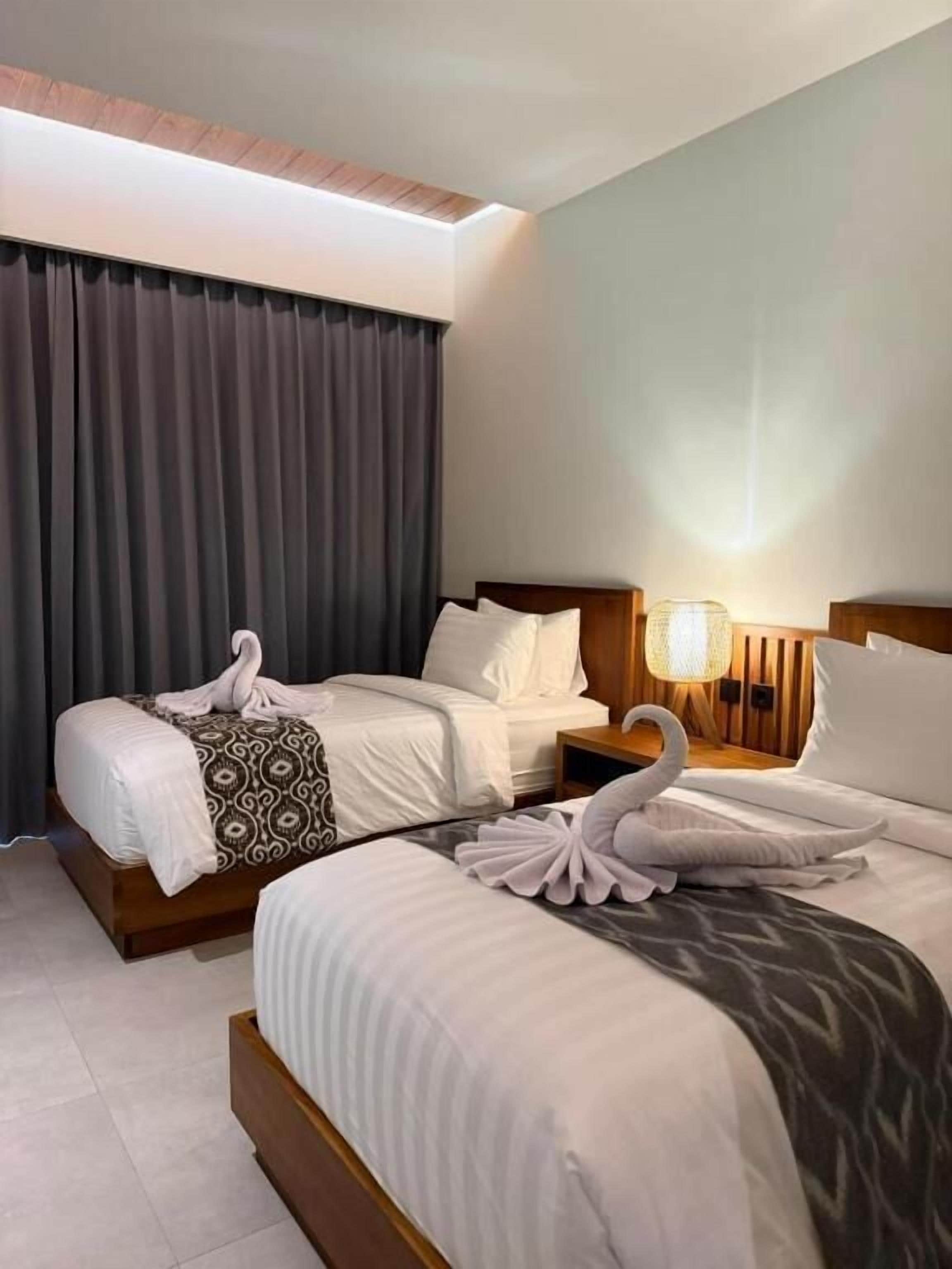 Superior Twin Room, Garden View | Pillowtop beds, minibar, in-room safe, desk