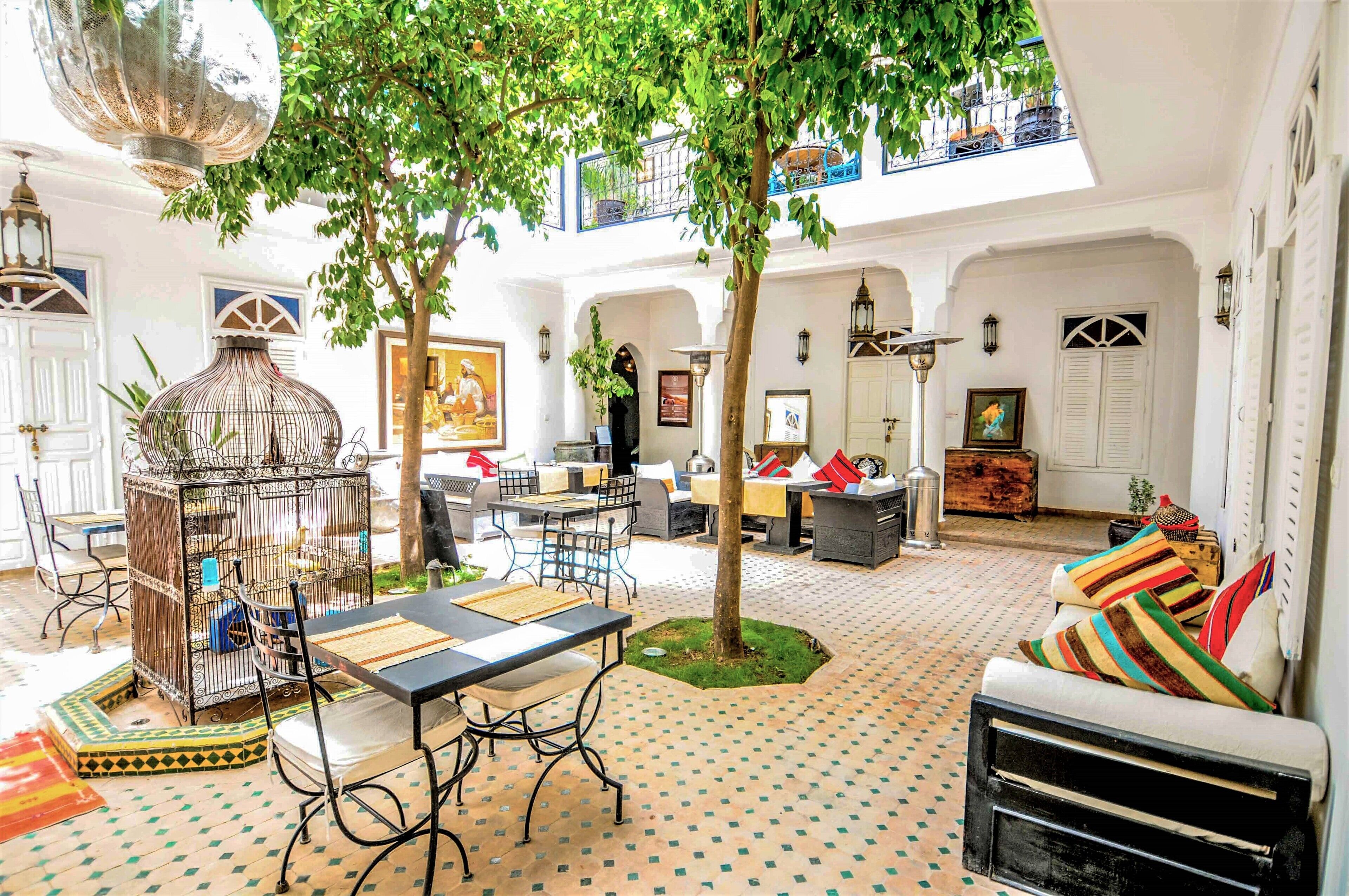 تناول الطعام بالخارج