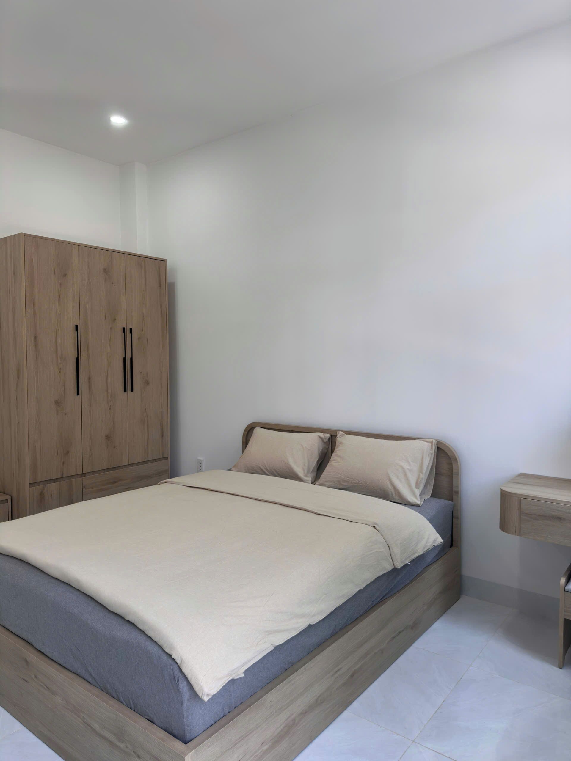 办公桌、免费 WiFi