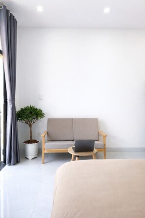 Estudio ejecutivo, balcón, vistas a la ciudad | Decoración individual, mobiliario individual, escritorio