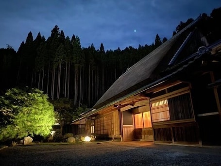 Exterior. Uda Yaku-yu No Yado Yatakiya