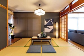 Interior - Ulu Espoir Naha II (Naha)