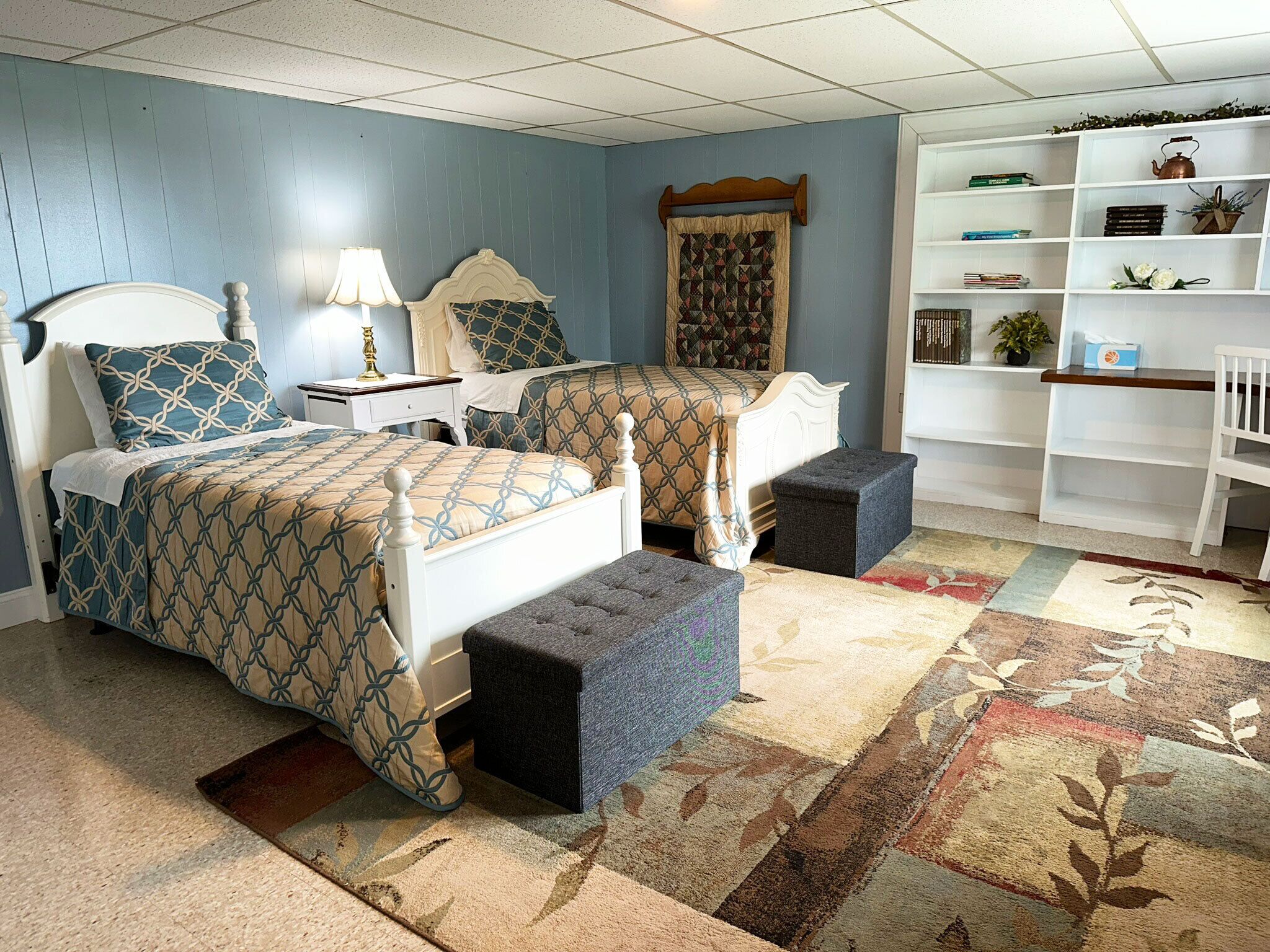 4 bedrooms, desk, iron/ironing board, travel crib