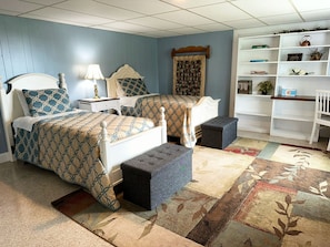 4 Schlafzimmer, Schreibtisch, Bügeleisen/Bügelbrett, Reisekinderbett