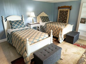 4 bedrooms, desk, iron/ironing board, travel cot