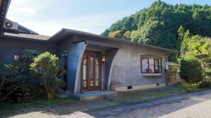 Exterior detail - Izayoi Sanso (Kamiichi)