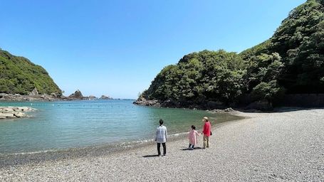 Beach. Kokoyui Guesthouse Taiji