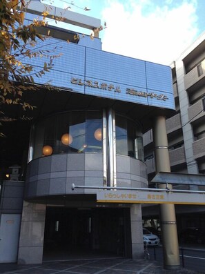 A modern building with a blue facade and a glass entrance.