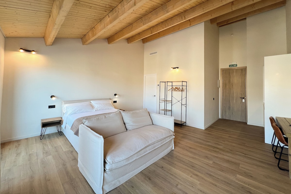 Down comforters, laptop workspace, free WiFi