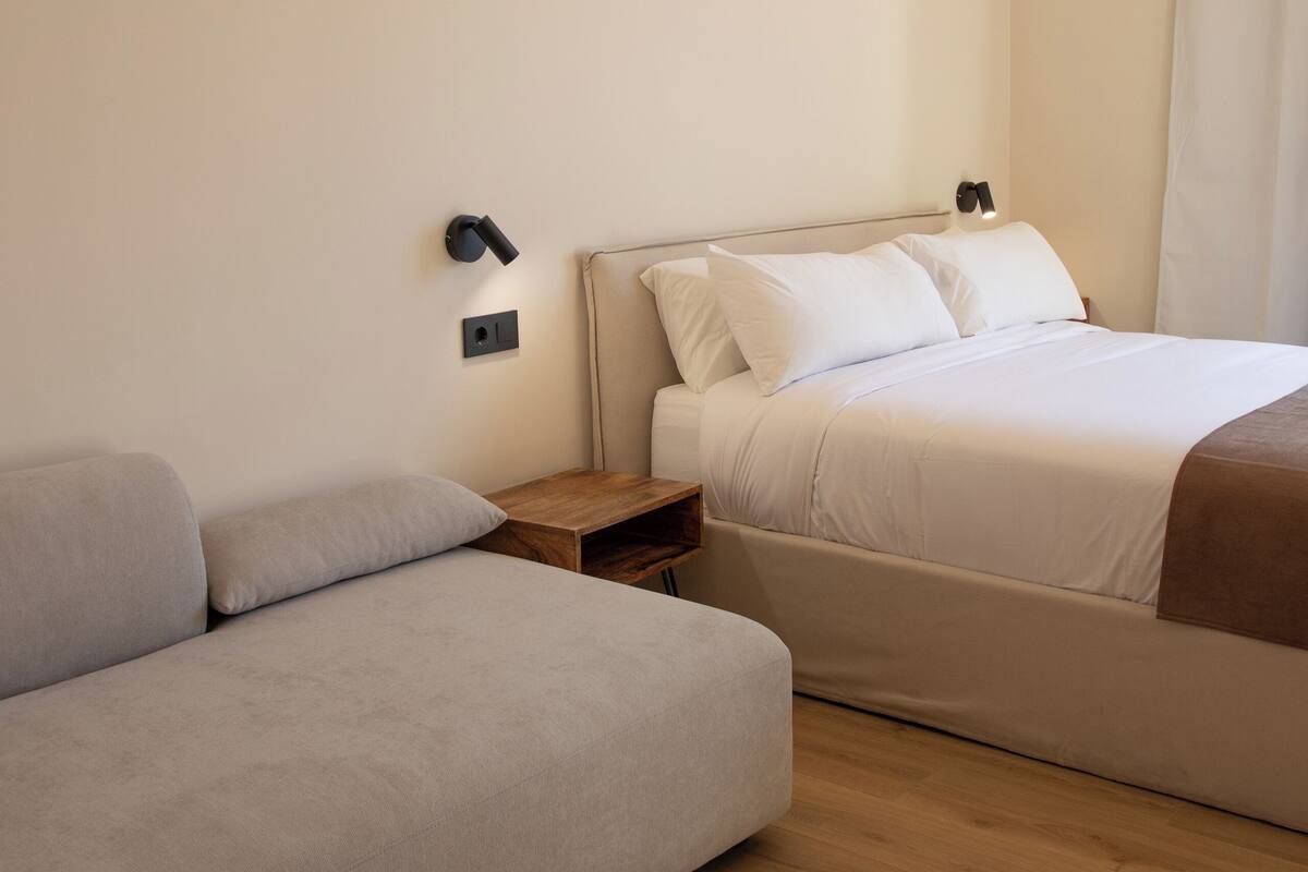 Down comforters, laptop workspace, free WiFi