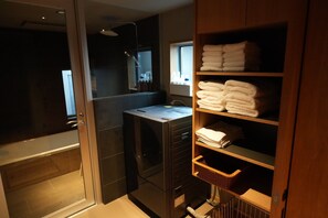 Bathroom - Asobino Yado Kaiyo (Nakijin)