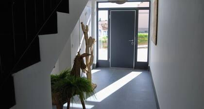 'El Palacete del Secretario' Apartment: Private Pool, Wi-Fi & Air Conditioning