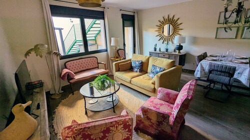 'El Palacete del Secretario' Apartment: Private Pool, Wi-Fi & Air Conditioning