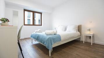 3 habitaciones, tabla de planchar con plancha, internet y ropa de cama