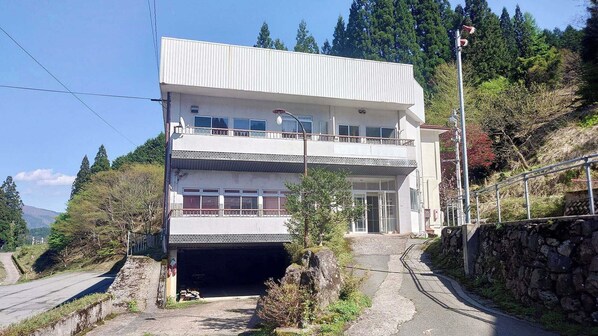 Exterior - Hachikita U Base (Kami)