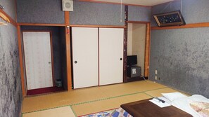 Room - Hachikita U Base (Kami)