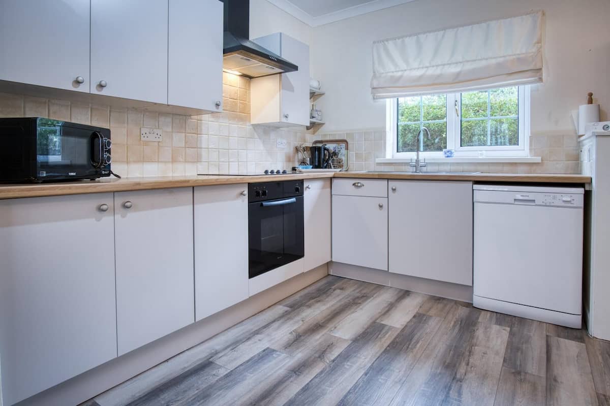 Casa de campo (2 Bedrooms) | Cozinha privada | Micro-ondas, fogão, cooktop, lava-louças