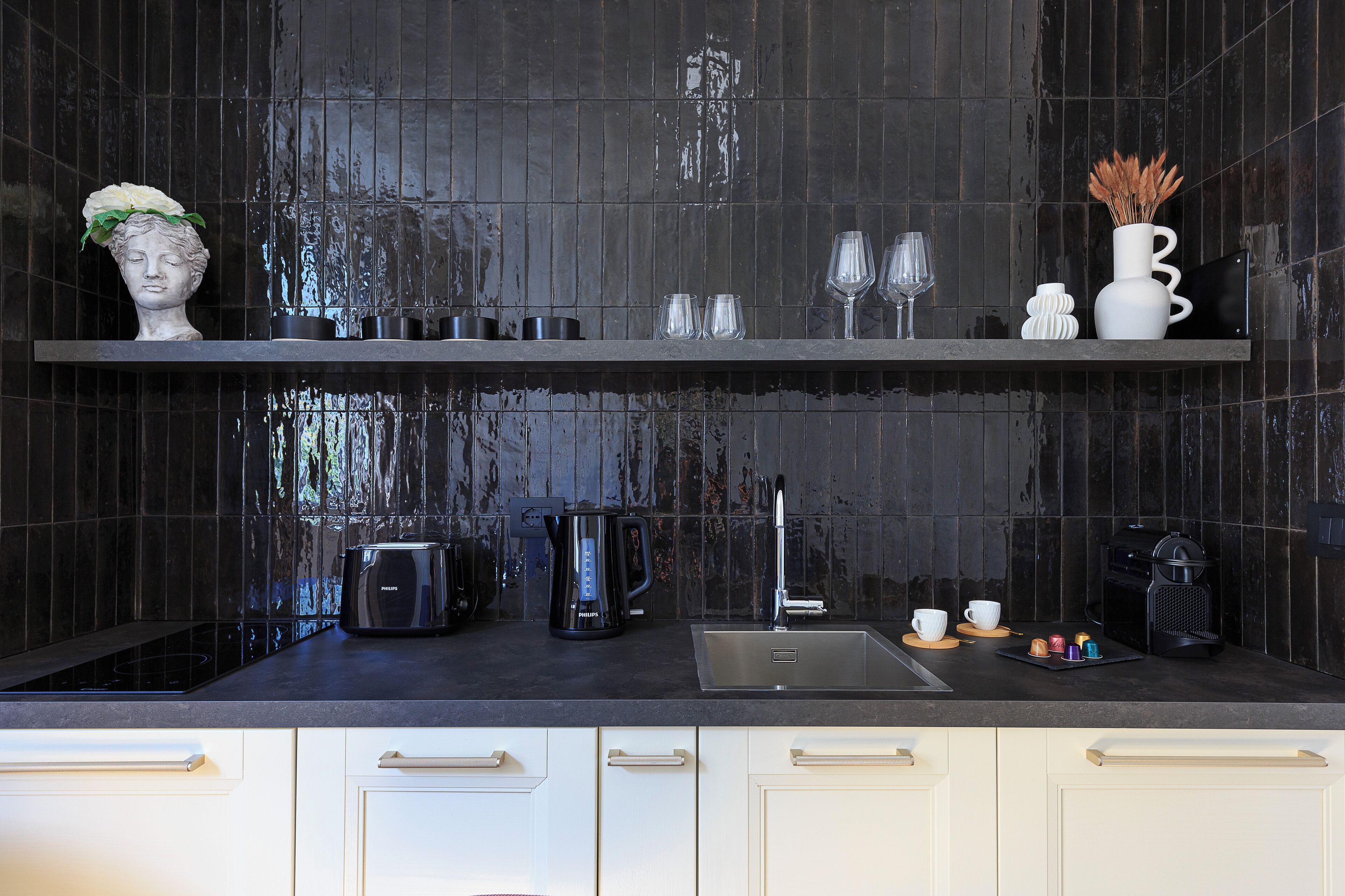 Fridge, stovetop, dishwasher, coffee/tea maker