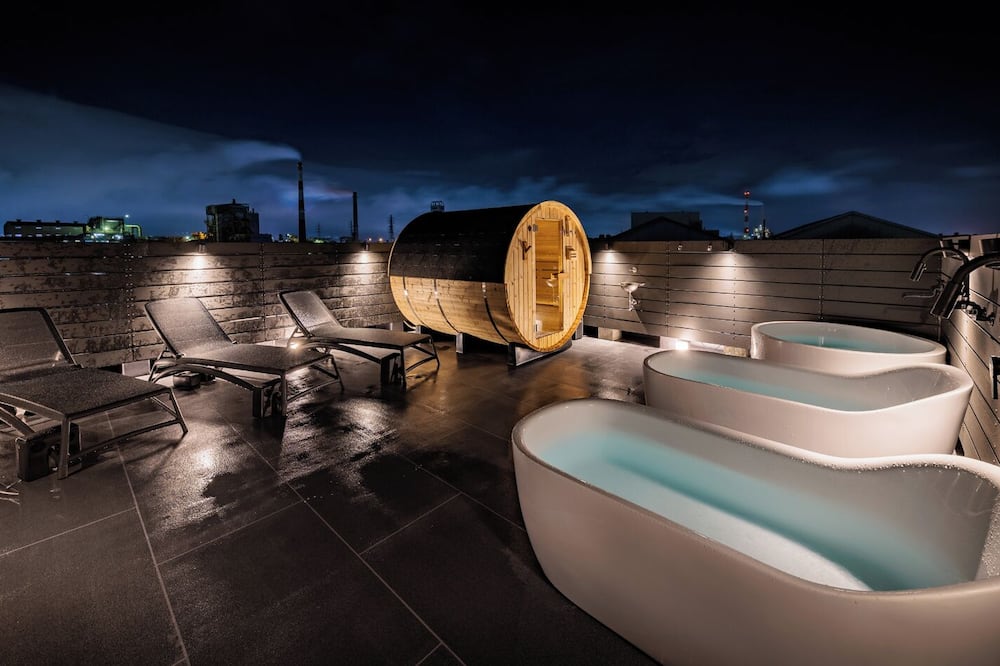 HOTEL & SAUNA FUJINOS