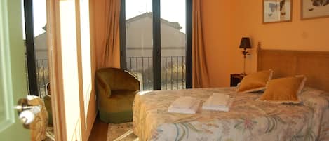 Fer et planche Ă repasser, Wi-Fi, draps fournis