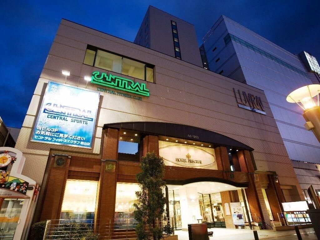 A hotel entrance with a sign for 'HOTEL PRETINA' and a 'CENTRAL SPORTS' advertisement.