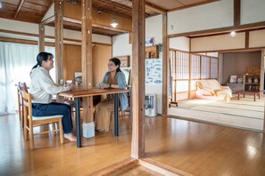 Dining - Narunoie (Goto)