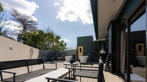 รับประทานอาหารกลางแจ้ง