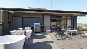 屋外ダイニングエリア