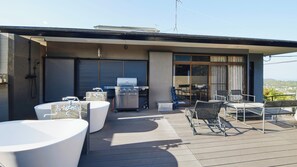 Outdoor dining - Maigre Flat (Ito)