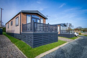 Floor plan - Bumblebee - 2 Bedroom Lodge - Manorbier (Tenby)