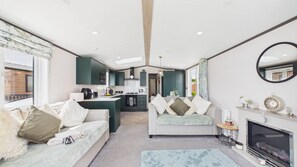 Floor plan - Bumblebee - 2 Bedroom Lodge - Manorbier (Tenby)