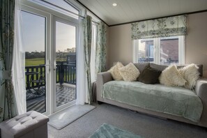 Floor plan - Bumblebee - 2 Bedroom Lodge - Manorbier (Tenby)