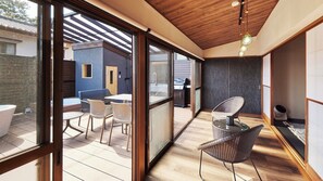 Interior - Maigre Uminokoe (Ito)