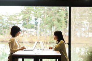 Business center - The Glamping Plaza Alps Base (Iijima)