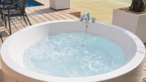 Bain à remous extérieur