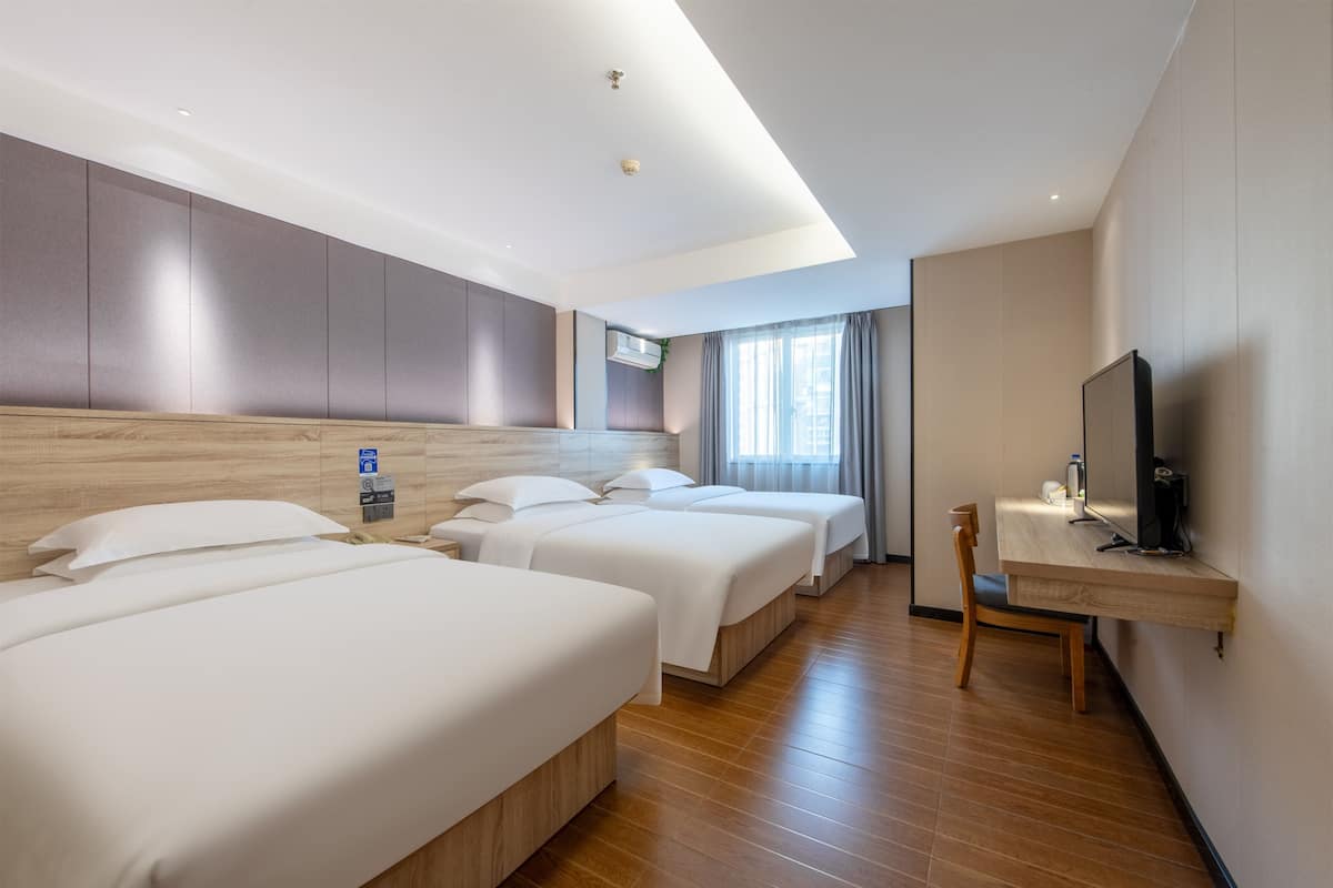 Superior Triple Room | Desk, laptop workspace, free WiFi