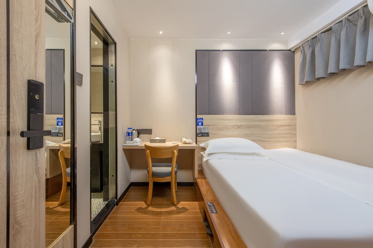 Desk, laptop workspace, free WiFi