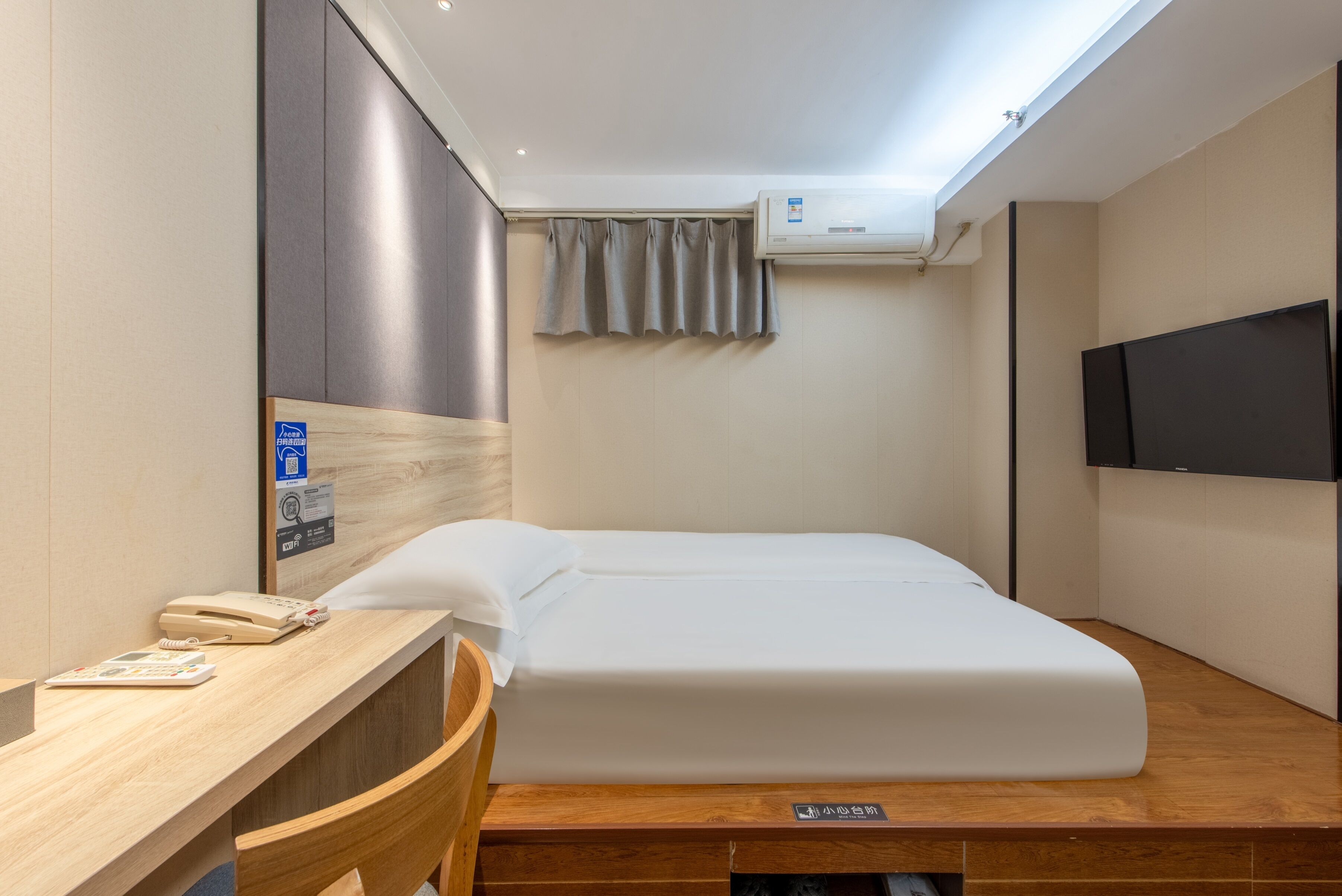 Economy-Doppelzimmer | Schreibtisch, laptopgeeigneter Arbeitsplatz, kostenloses WLAN