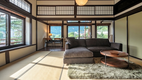 Living area. Momoyamaryu