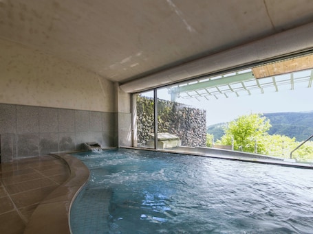 Piscina. Wisterian Life Club Prominent Kurumayama Kogen