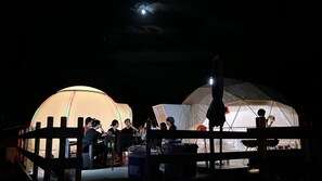 Outdoor dining - Kingdom Glamping Resort (Kimitsu)