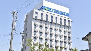 A multi-story building with a sign indicating it is a hotel. - Hotel Park Inn Takaoka (Takaoka)