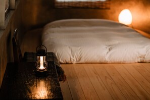 Room - Lost Cabin (Kamogawa)