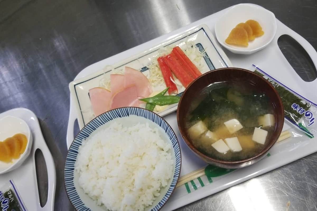 Comida y bebida