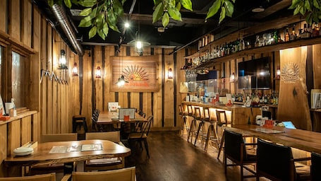 Bar (na propriedade). Sekai Hotel Takaoka